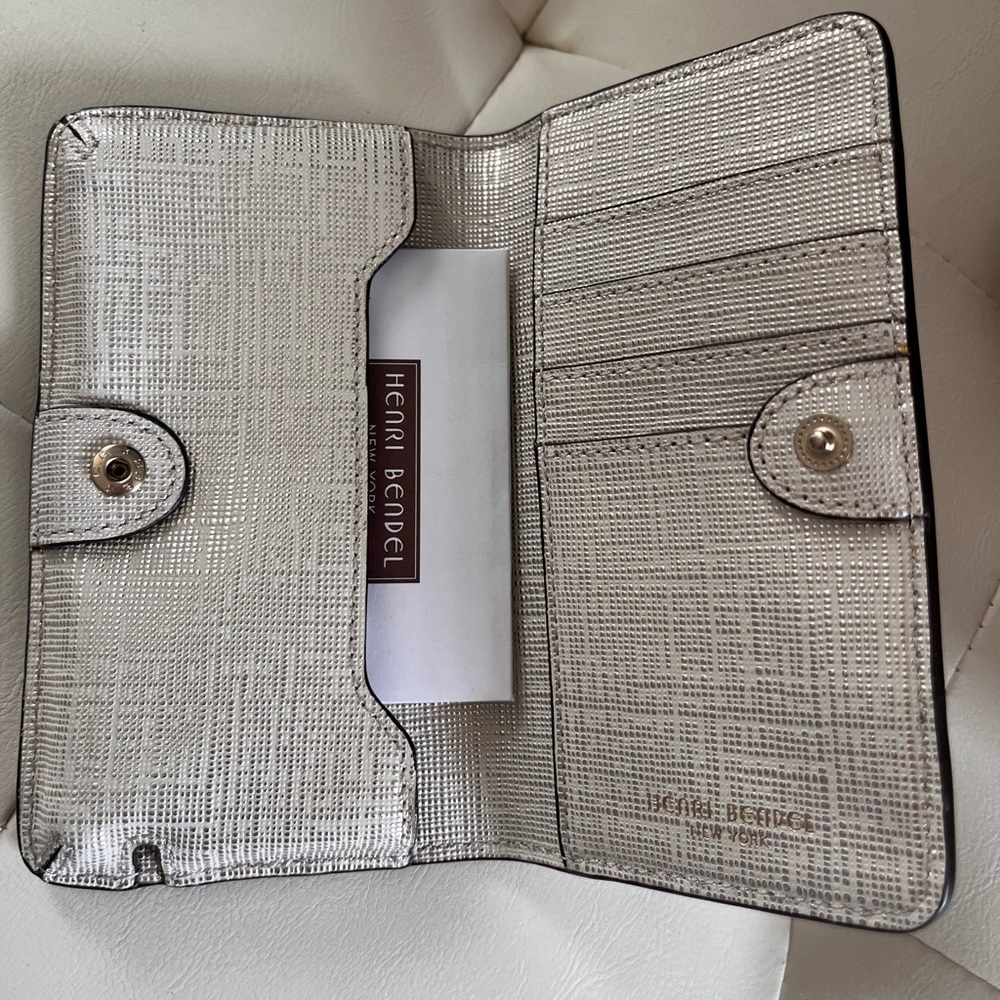 Henri Bendel saffiano leather white and gold wallet - Picture 2 of 3